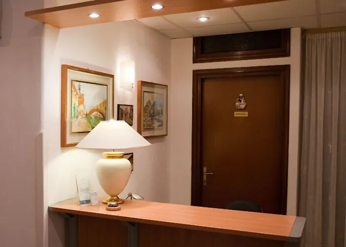 畔索尼瑞提美尔酒店 招待所 的里雅斯特