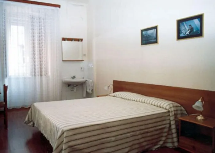 招待所 畔索尼瑞提美尔酒店 的里雅斯特